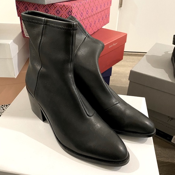 Opening ceremony boots - Picture 1 of 3